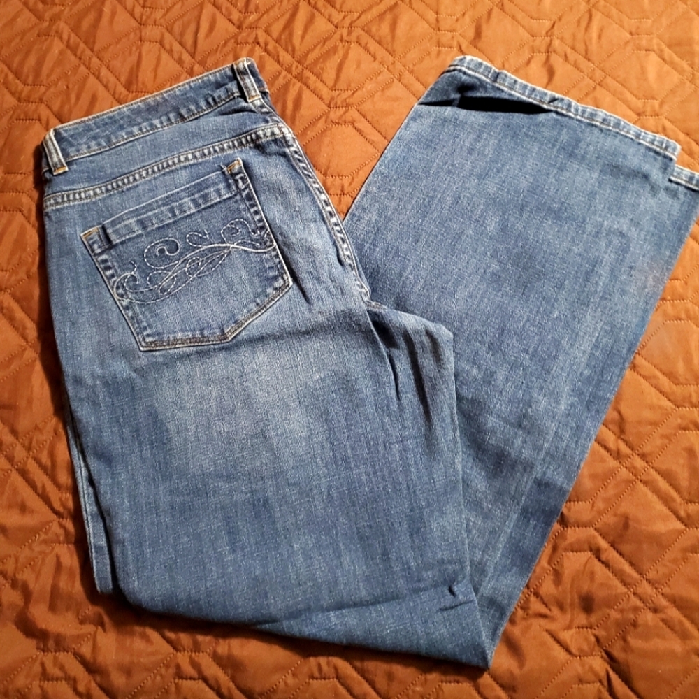 ==^IZOD Just Right boot cut vintage jeans size 16